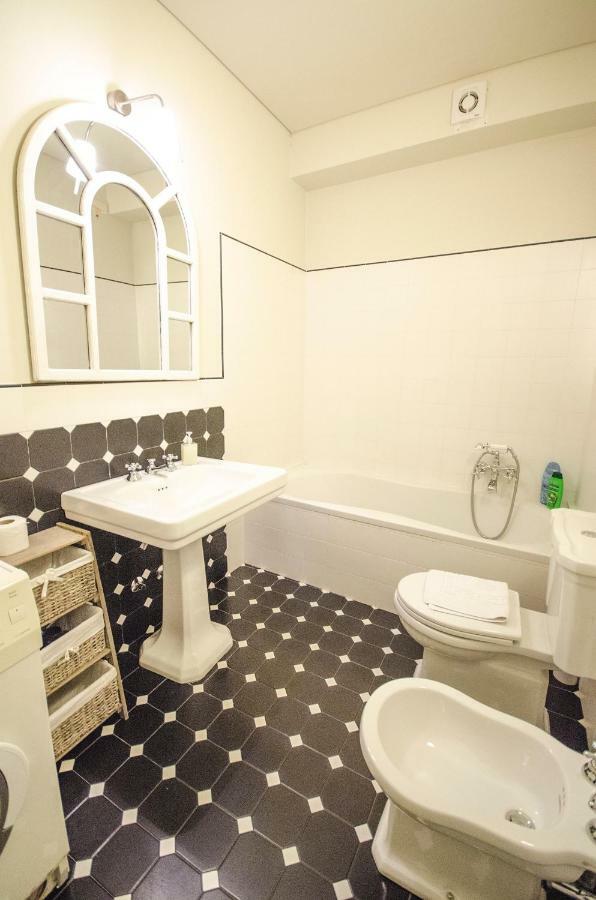 Azeglio Apartment, A Due Passi Da Piazza Maggiore Bologna Ngoại thất bức ảnh